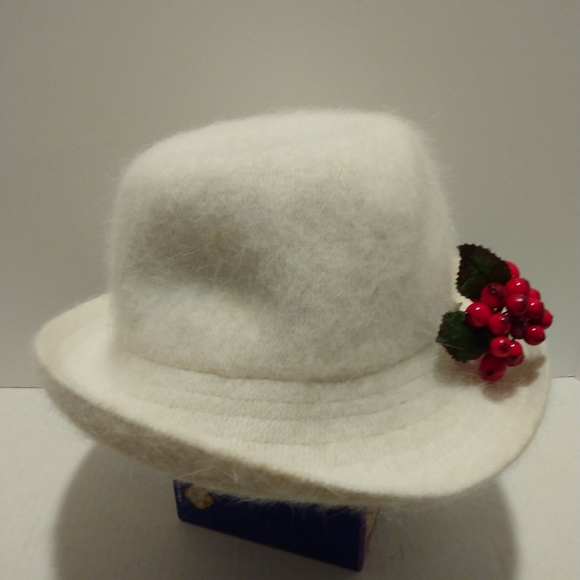 Cream colored Angora blend women\'s hat.